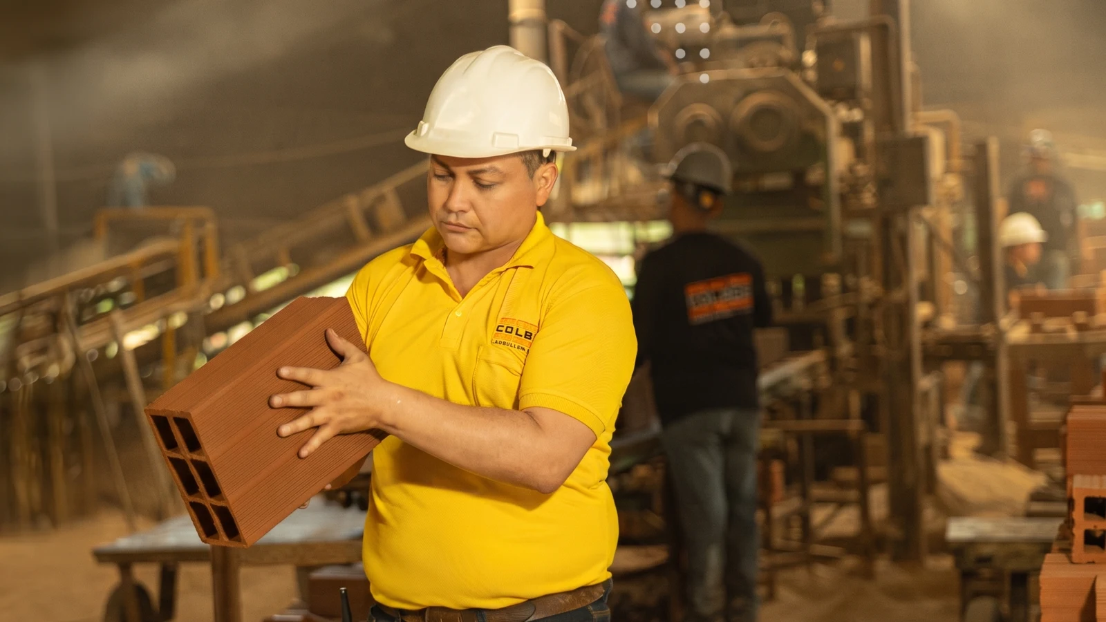 Bloques de arcilla almacenados en Colbee Ladrillera